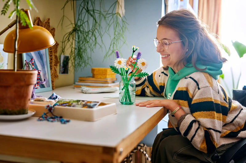 LEGO Botanicals Daisies – JAC Stores IOM