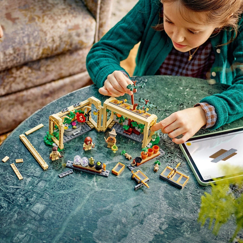 LEGO Harry Potter 76445 Hogwarts Castle Herbology Class